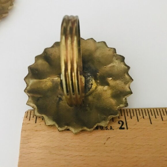 Vintage Set 4 Brass Sunflower Napkin Rings Flower Shaped Metal Napkin Holders - Picture 5 of 6